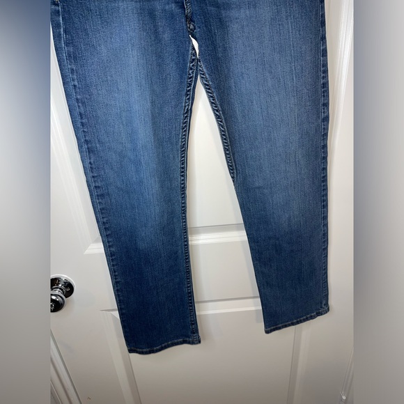 Wrangler Women’s Classic Straight Leg Dark Blue Wash Denim Jeans Sz 16 Regular - Picture 5 of 9
